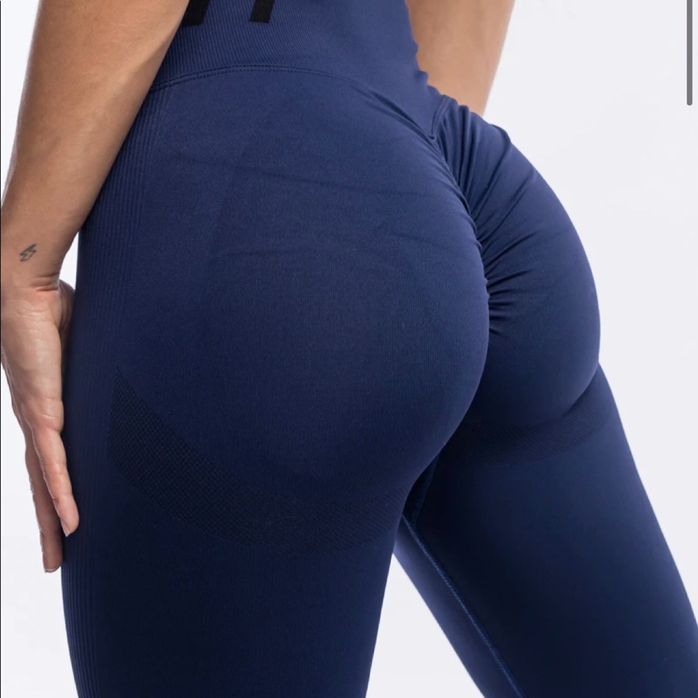 ECHT SCRUNCH LEGGINGS IN VIBRANT RED